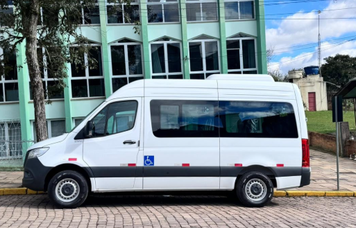  Município adquire nova van para transporte de pacientes e reforça renovação da frota